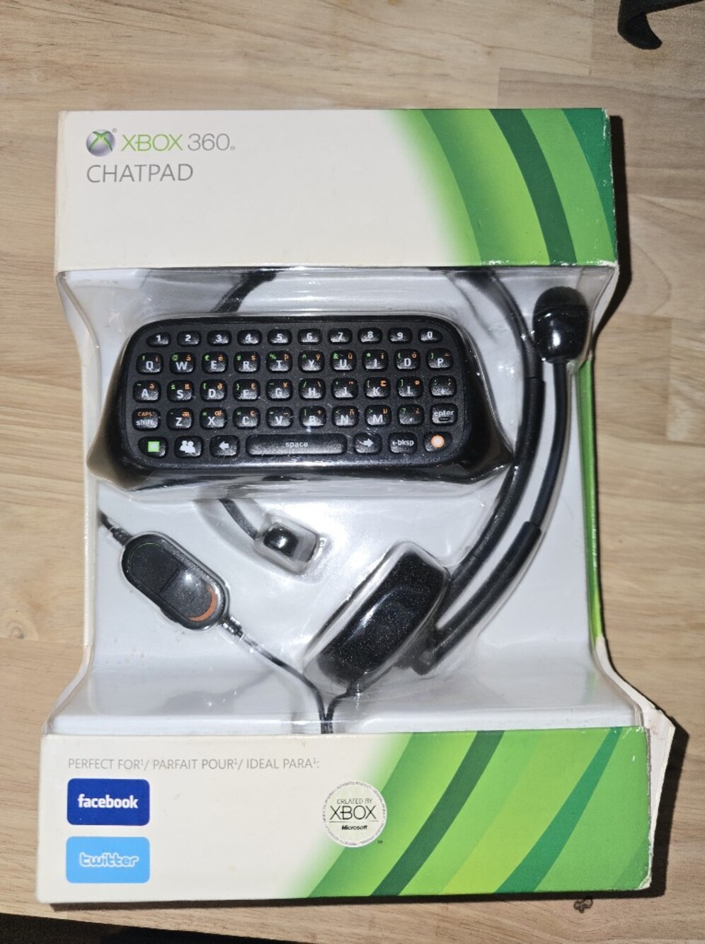 XBOX 360 Chatpad With Headset Microsoft Keypad  ( BRAND NEW) (PACKAGE HAS WEAR)